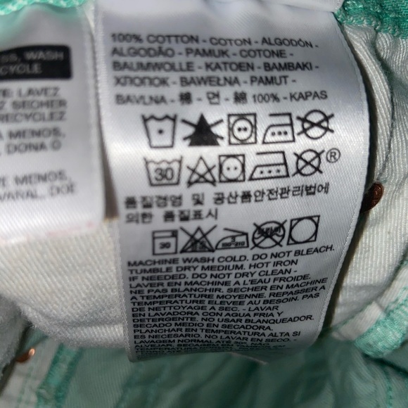 Green Levi shorts - Picture 4 of 5